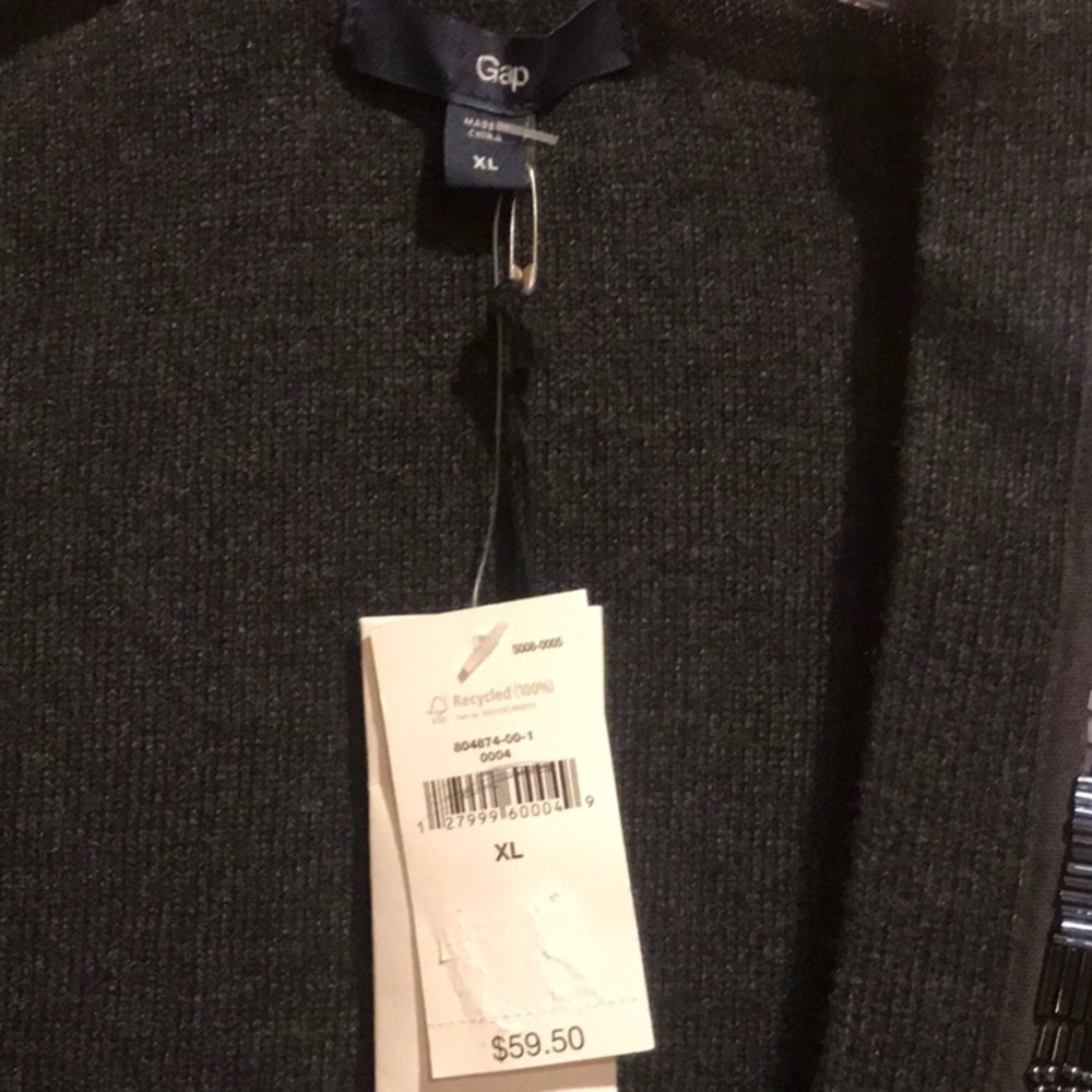 New Gap sweater cardigan - Picture 3 of 6